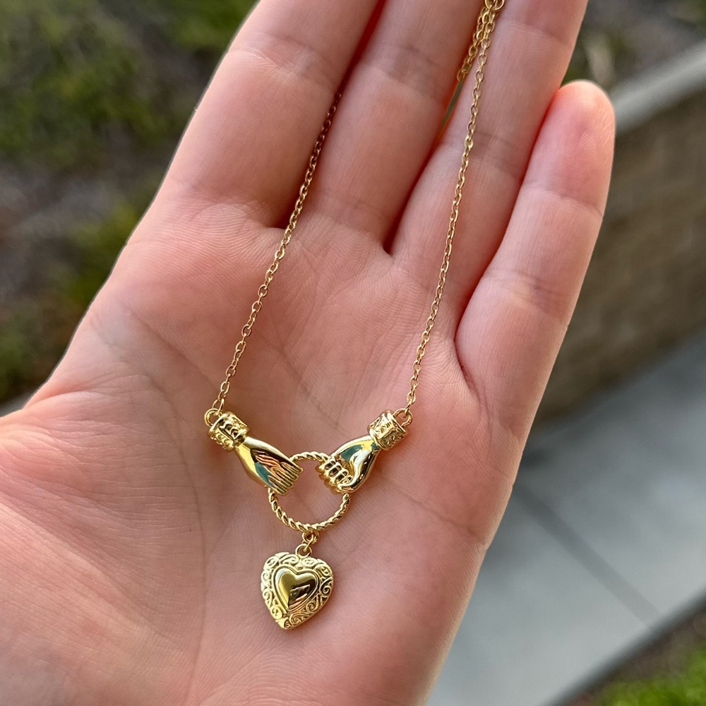 Symbolic Love Necklace – Hands Holding Heart Pendant, 18K Gold Plated - Picture 4 of 4